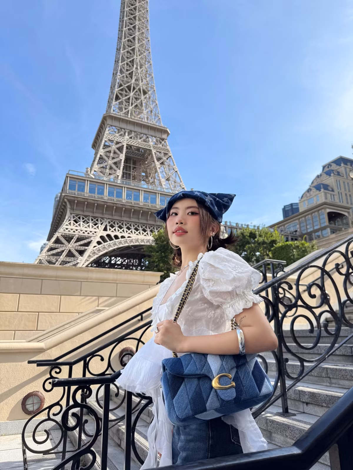 Nữ ca sĩ hiện tại theo đuổi phong cách hiện đại, trẻ trung nhưng không kém phần nền nã. Ảnh: FB Phương Mỹ Chi