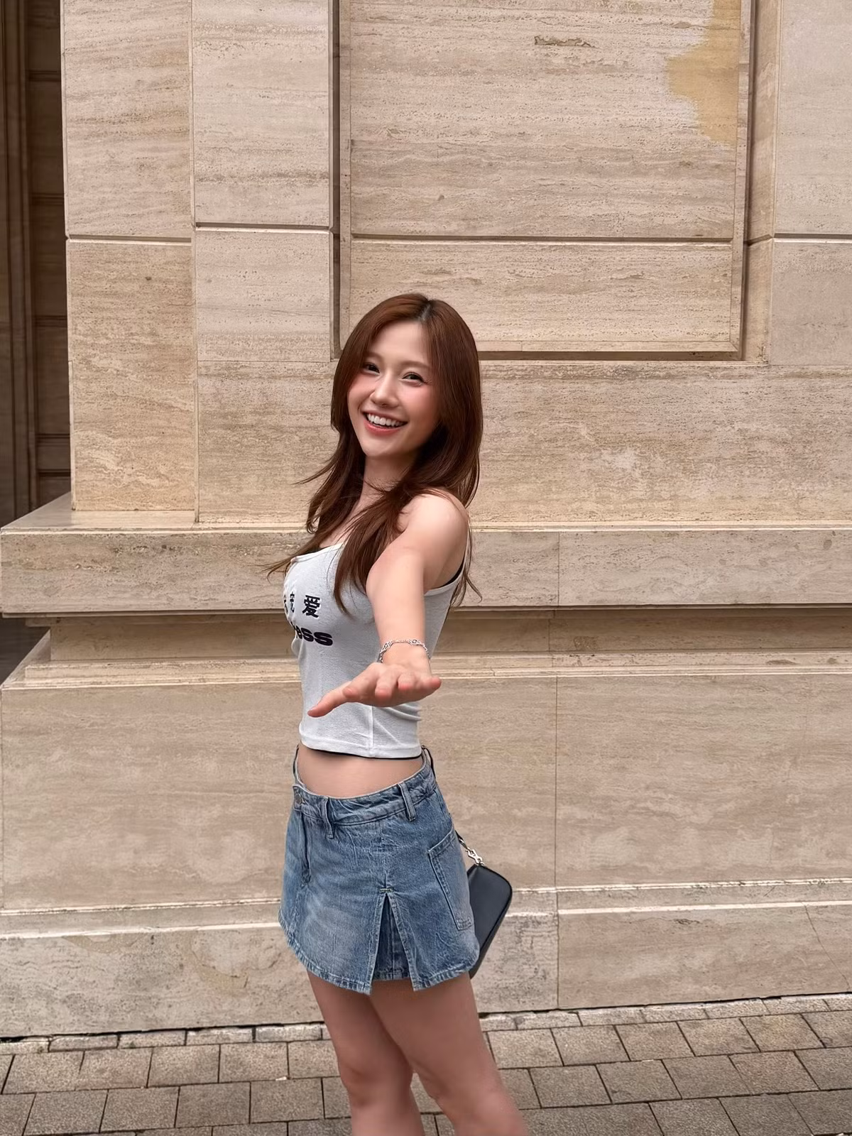 Từ hình ảnh cô em gái út của Trấn Thành từng được biết đến với vẻ ngoài mũm mĩm và những vai quần chúng nhỏ, Uyển Ân nay đã trở thành gương mặt quen thuộc trong nhiều bộ phim đình đám.