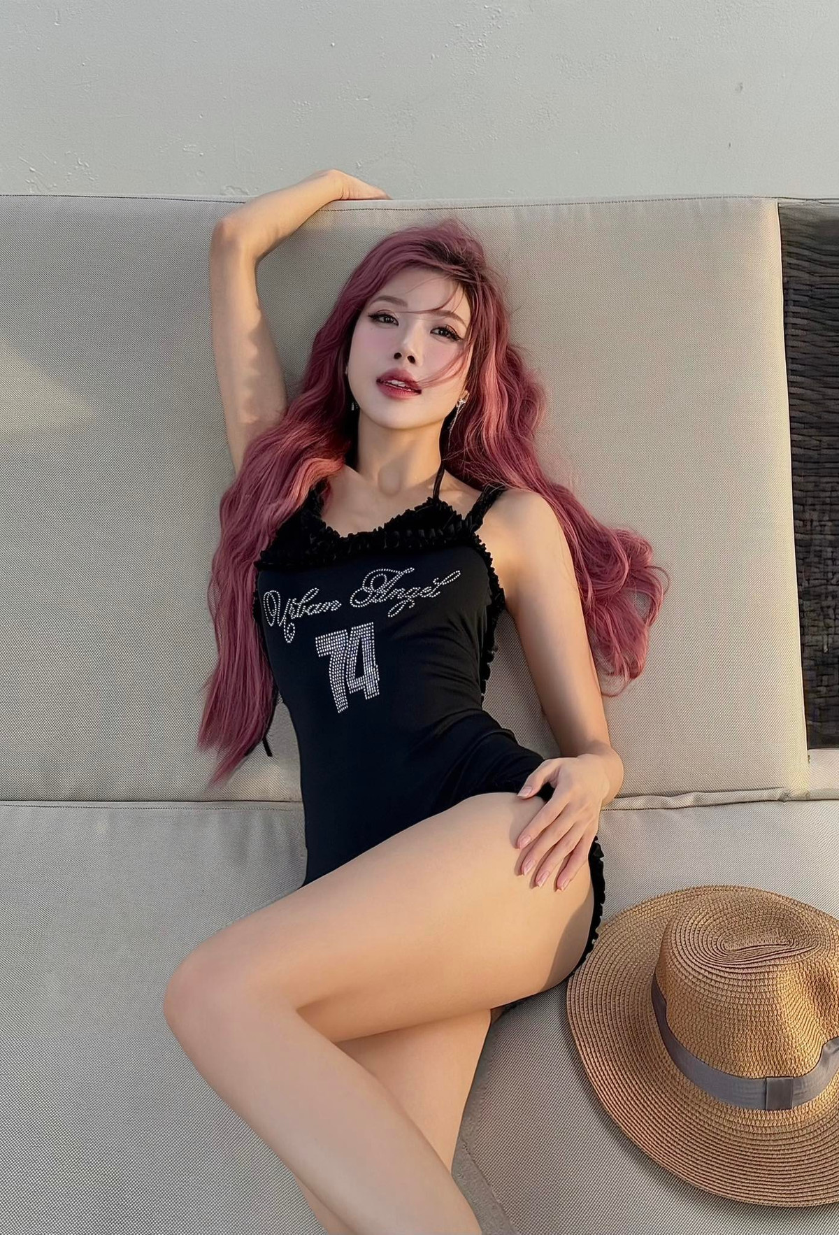 View - Trang Pháp diện áo dài trắng diễu hành A80, được khen trẻ trung như nữ sinh | Báo Tri thức và Cuộc sống - TIN TỨC PHỔ BIẾN KIẾN THỨC 24H