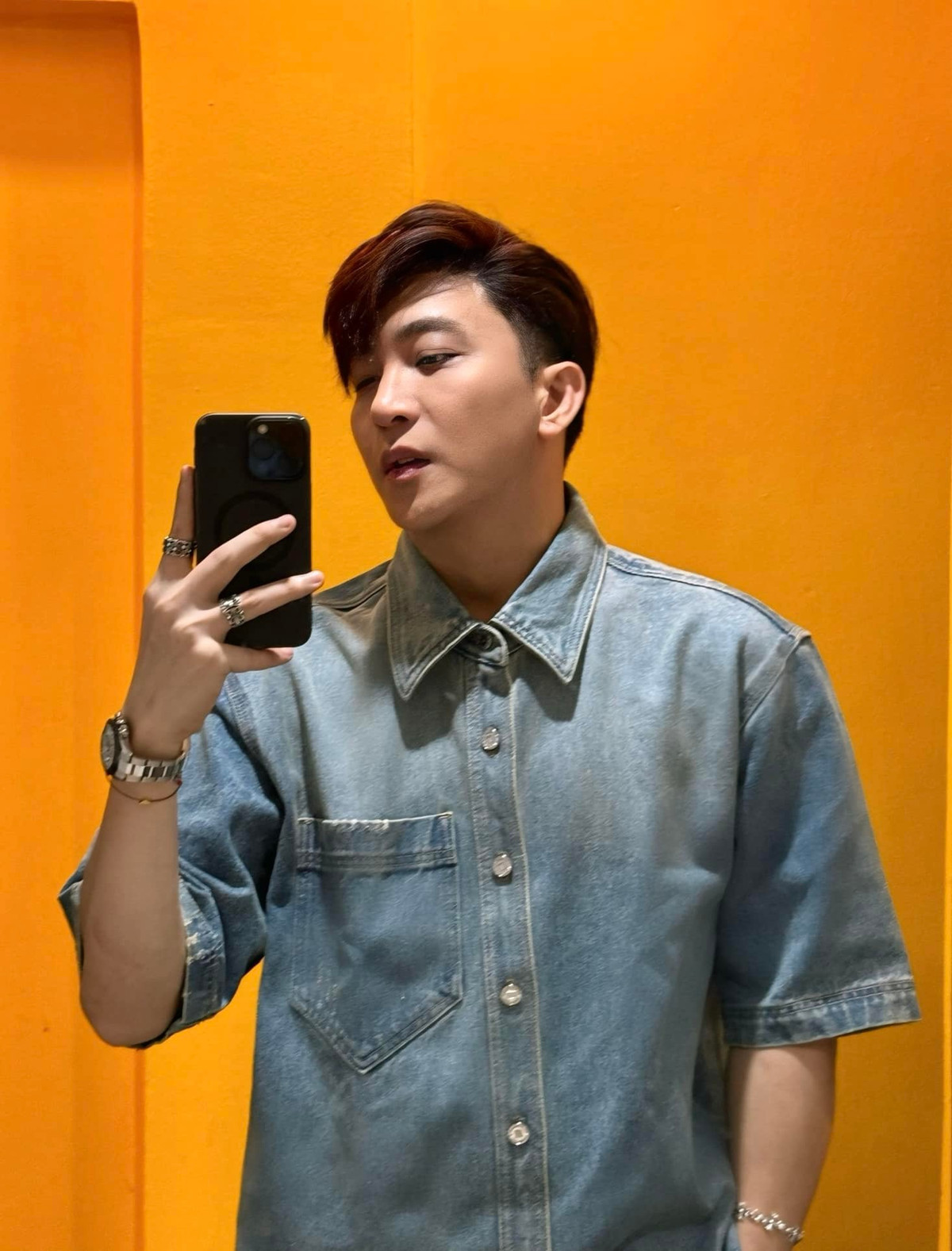 B Trần vẫn giữ được sức hút riêng và tiếp tục khẳng định bản thân trên con đường nghệ thuật. Ảnh: FB B Trần