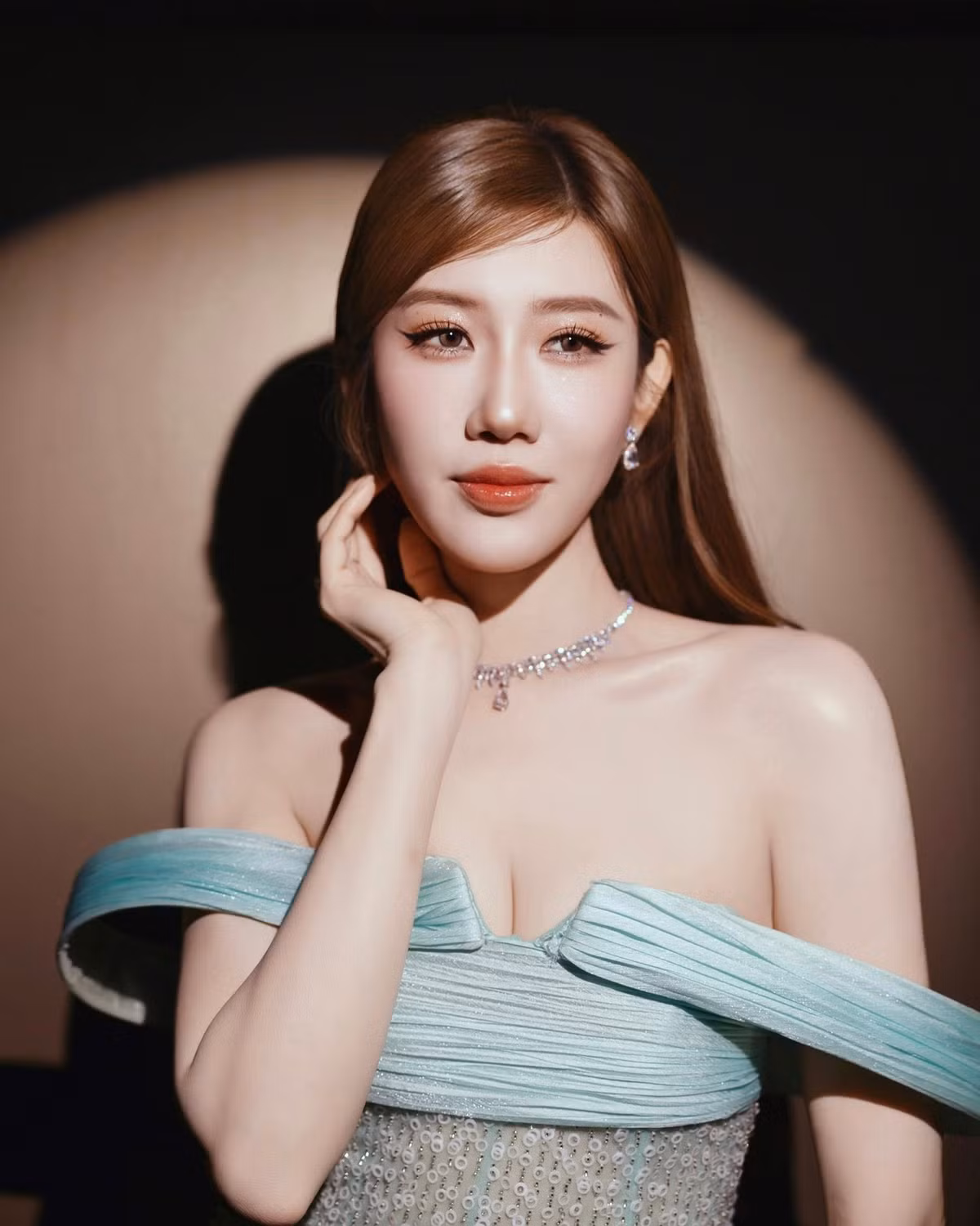 Tin tức sao Việt 10/2: Diễn viên Thuý Ngân diện đầm xanh ngọc cực kỳ xinh đẹp tại WeChoice Awards 2025. Ảnh: FB Lê Huỳnh Thuý Ngân