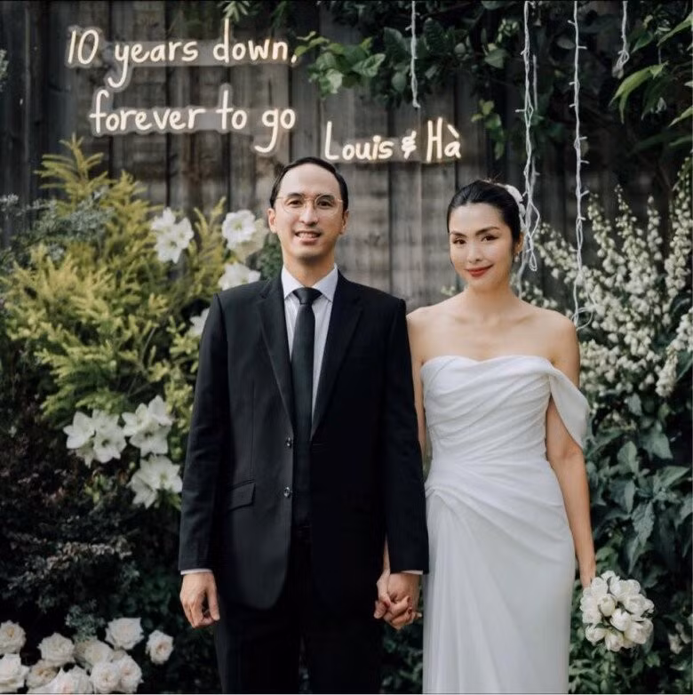 Gia đình nhỏ của họ thường xuyên có những chuyến đi dã ngoại, trekking hay cắm trại giữa thiên nhiên. Những hình ảnh đời thường ấy góp phần khắc họa rõ nét một cuộc sống đủ đầy nhưng vẫn rất đỗi bình dị.