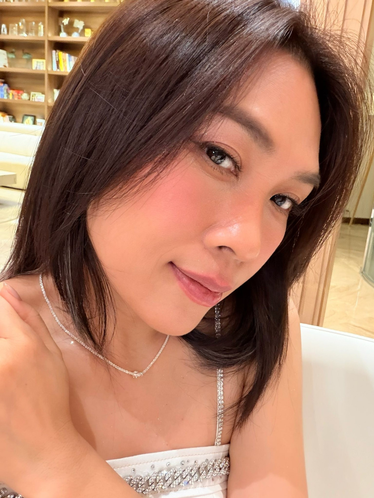 Ở tuổi 44, nữ ca sĩ được nhiều người nhận xét sở hữu nhan sắc “không tuổi”, hầu như không để lộ dấu hiệu thời gian.