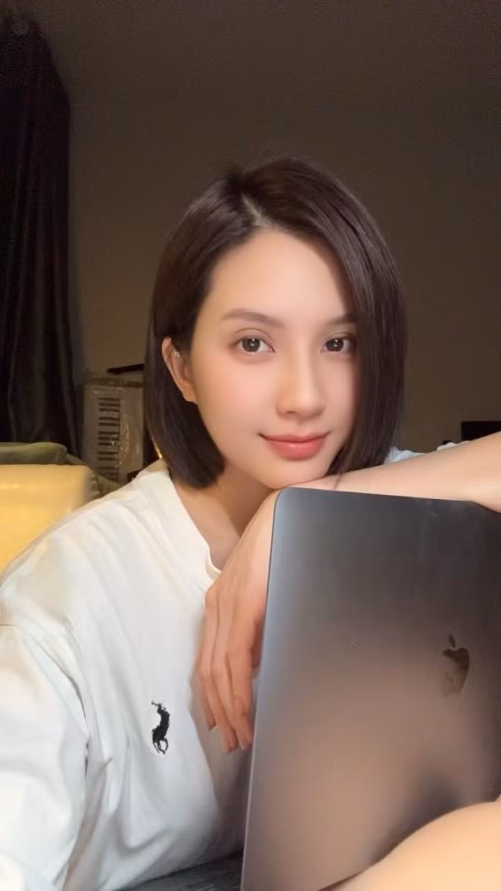 Giữa thời điểm những ồn ào tình cảm với ca sĩ Jack tiếp tục thu hút sự chú ý của dư luận, Thiên An gây bất ngờ với diện mạo hoàn toàn mới.