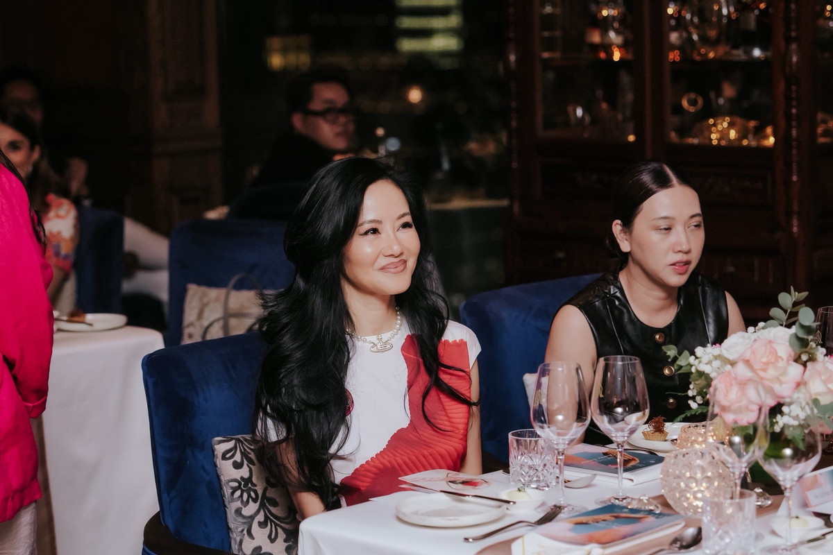 Hồng Nhung được xem là một trong những diva tiêu biểu của làng nhạc Việt.