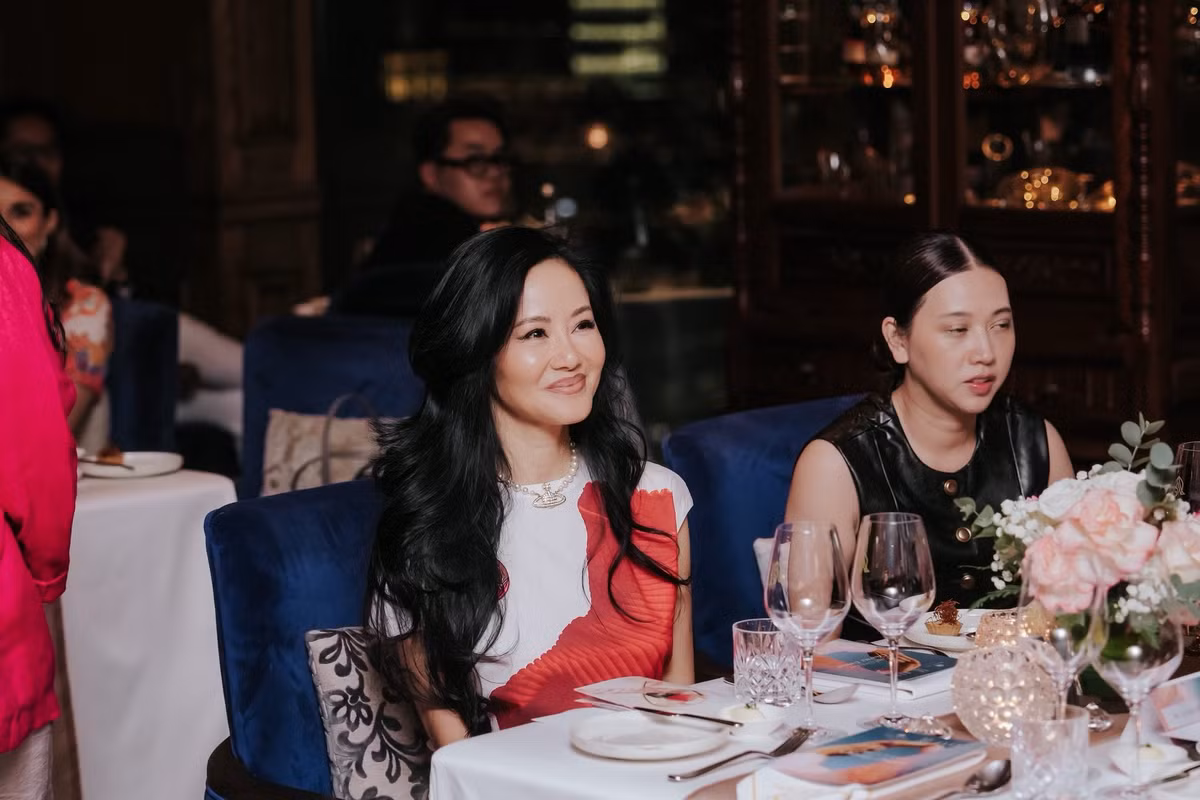 Hồng Nhung được xem là một trong những diva tiêu biểu của làng nhạc Việt.