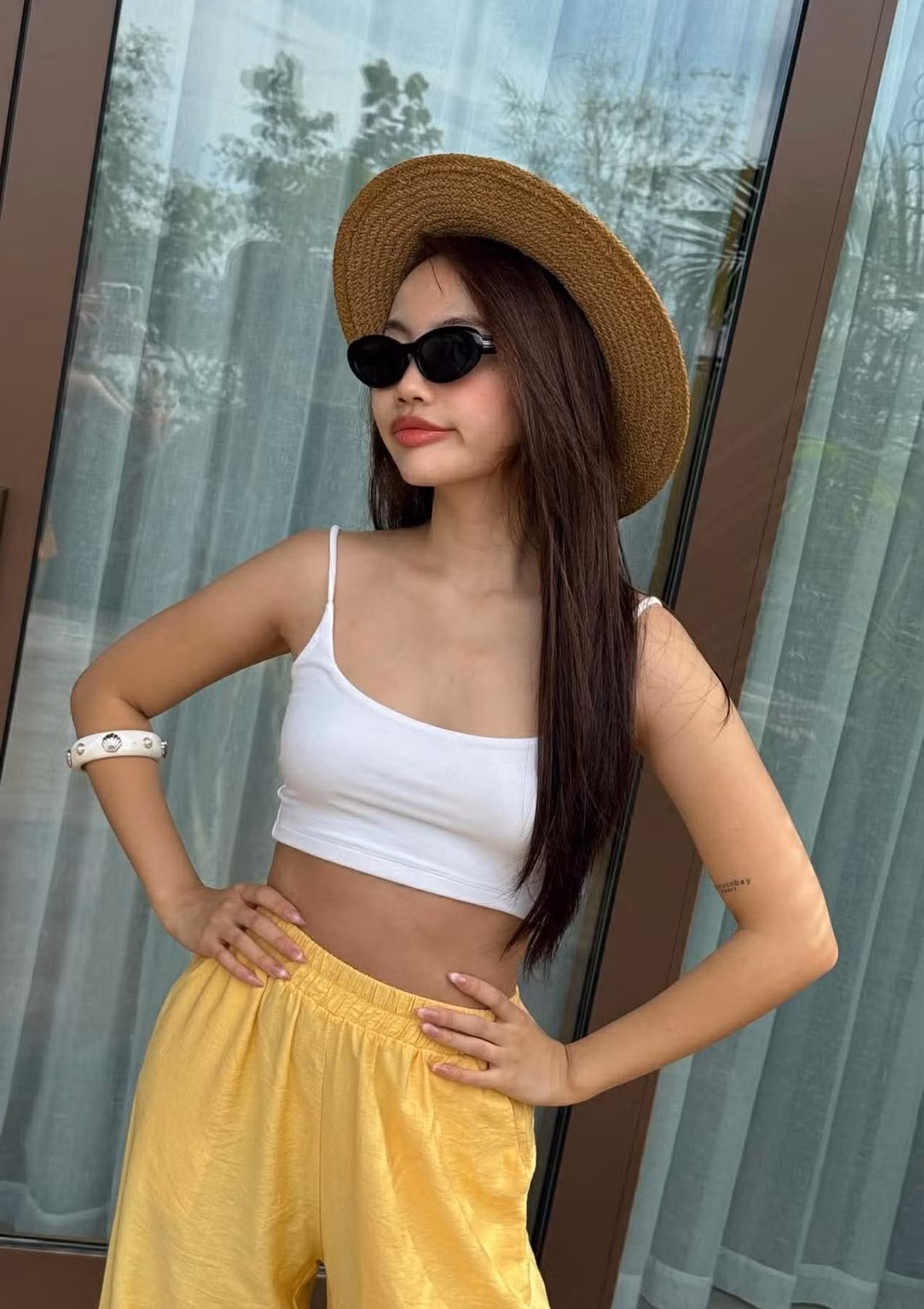 Sự thay đổi này được xem như cách Phương Mỹ Chi khẳng định bản thân đã trưởng thành, sẵn sàng thoát khỏi khuôn mẫu cũ để xây dựng hình ảnh hiện đại, tự tin và độc lập.