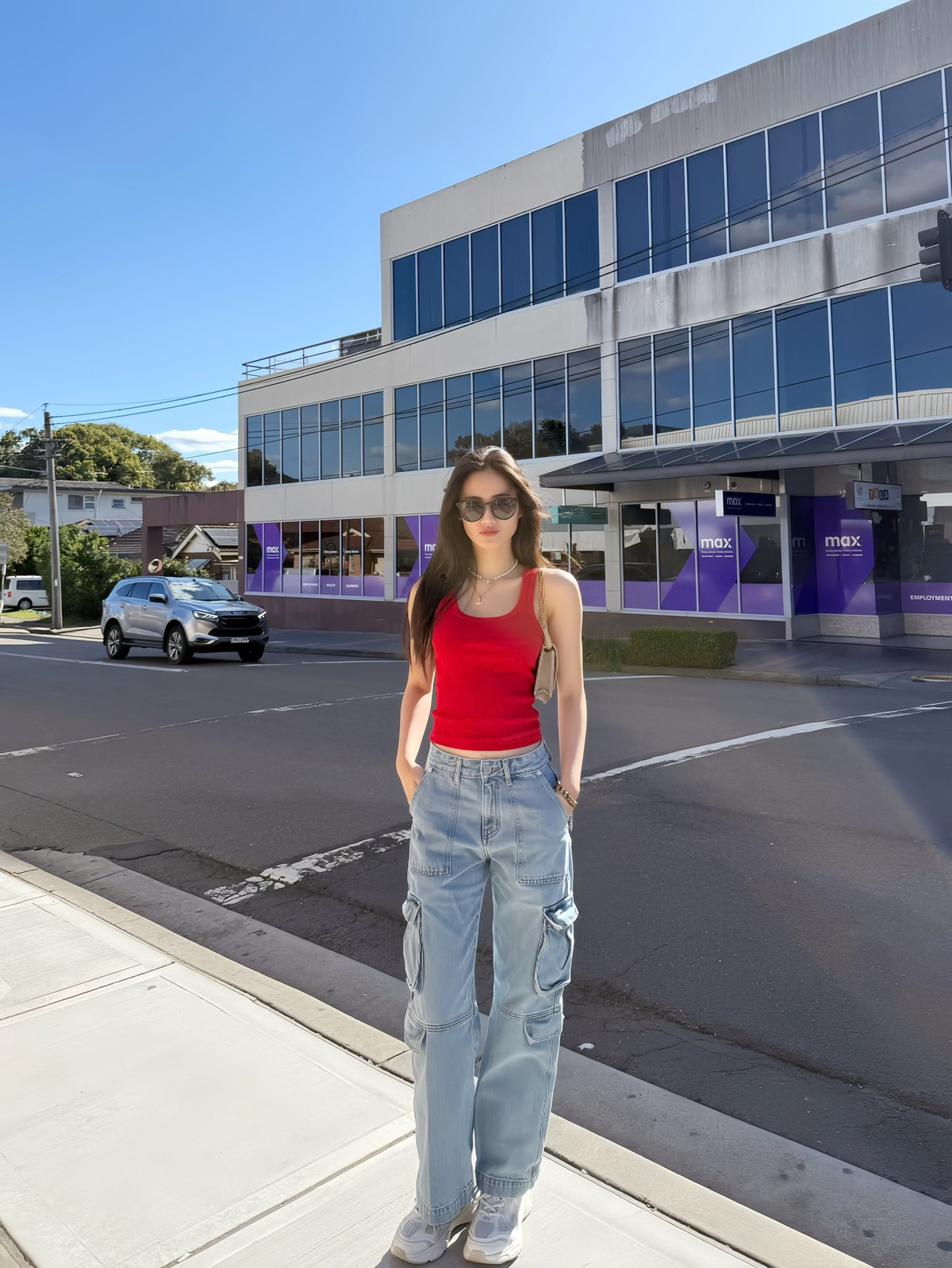 Cuối năm 2023, vì vướng nhiều ồn ào phát ngôn, cô thông báo tạm rời showbiz để sang Australia du học.