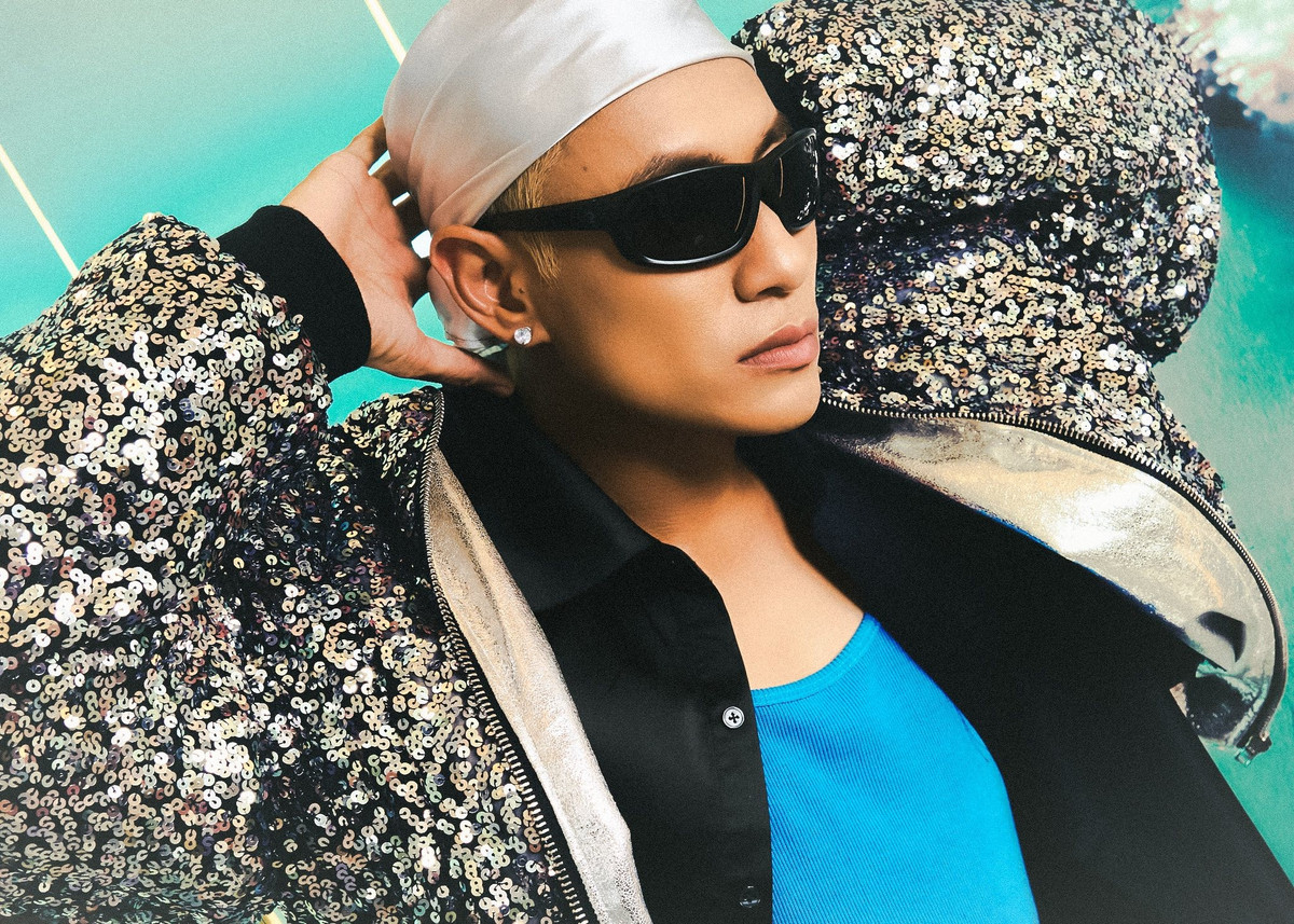 Trong bộ ảnh mới, Kiều Minh Tuấn toát lên vẻ ngầu lạ, như một “bad boy” chính hiệu. Ảnh: FB Kiều Minh Tuấn