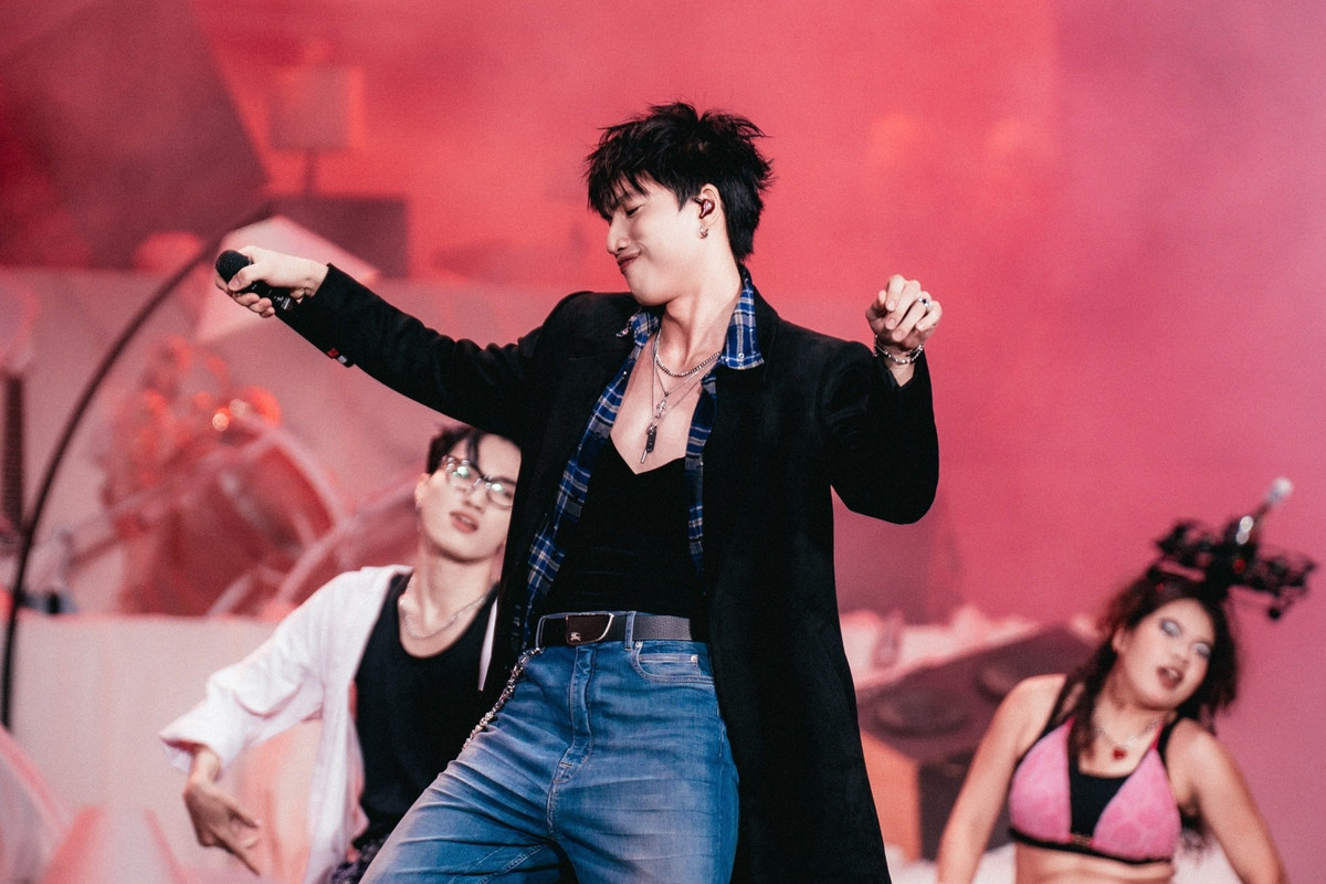 HIEUTHUHAI với giao diện mới cực điển trai, "đốn tim" fans girl. Ảnh: FB HIEUTHUHAI