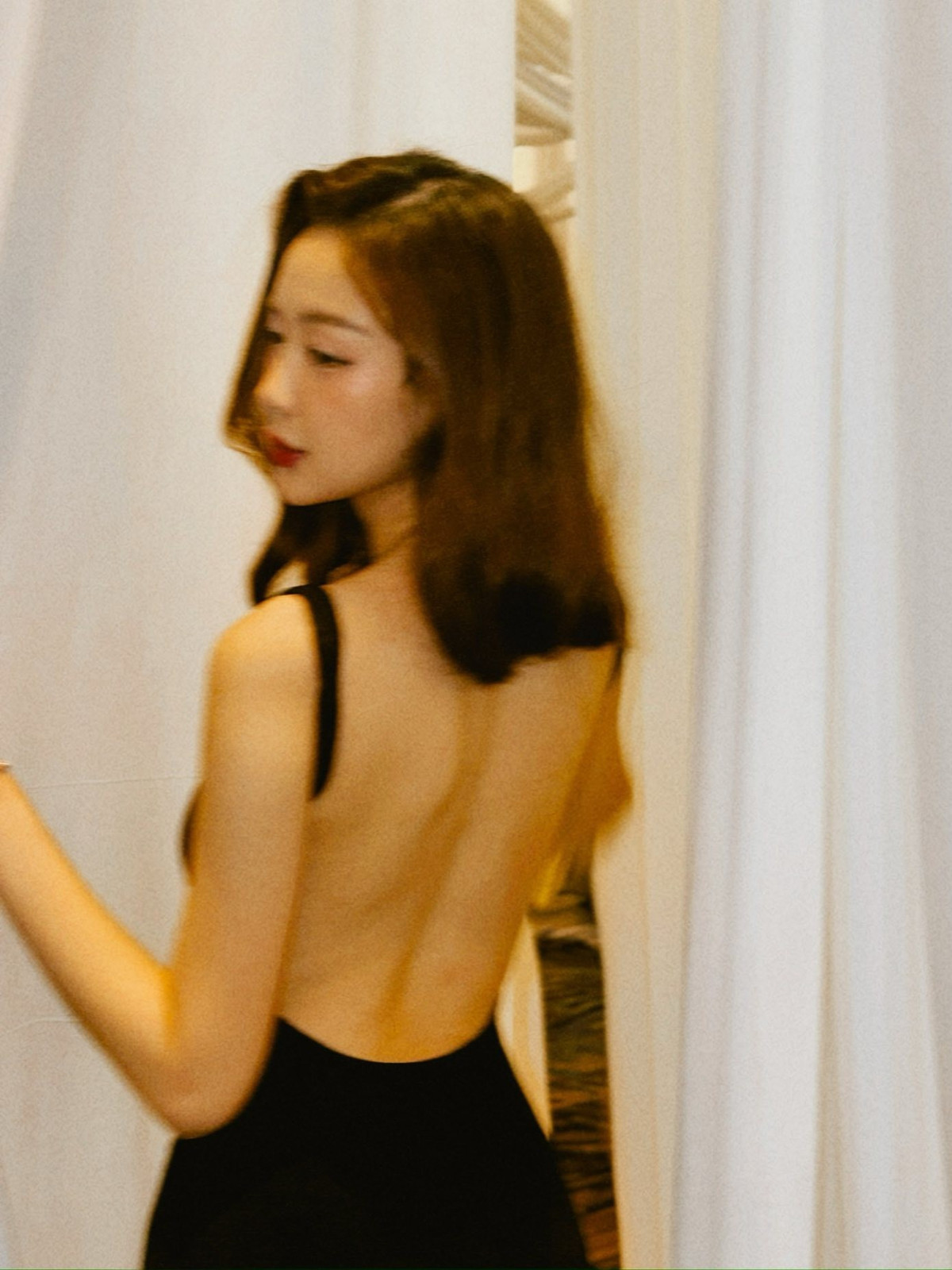 Dù không phải nhân vật chính của buổi tiệc, Bảo Ngọc vẫn khiến dân tình “bùng nổ” trước nhan sắc và thần thái quá đỗi cuốn hút.