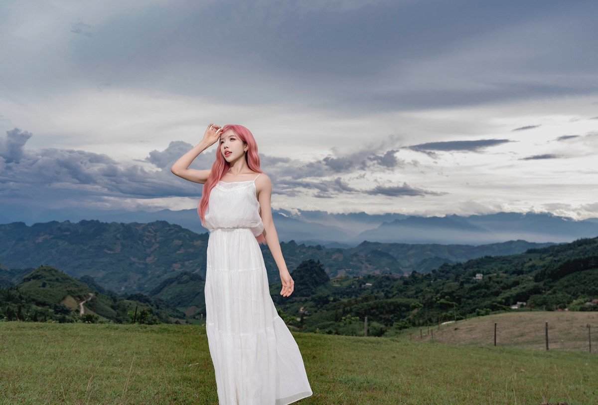 Trang Pháp nhỏ bé giữa thiên nhiên hùng vĩ của Bắc Hà, Lào Cai. Ảnh: FB Trang Phap