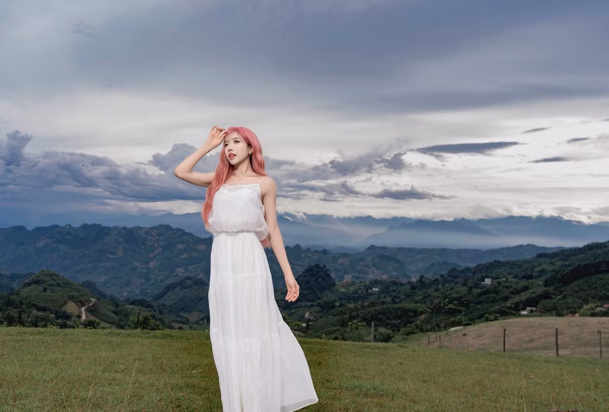 Trang Pháp nhỏ bé giữa thiên nhiên hùng vĩ của Bắc Hà, Lào Cai. Ảnh: FB Trang Phap