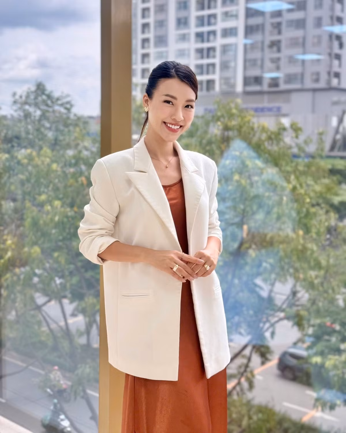 Cô từng có nhiều năm gắn bó với diễn viên Huỳnh Anh, sau đó kết hôn với doanh nhân Jack Cole vào năm 2019. Tuy nhiên, chỉ ba năm sau, cô tuyên bố ly hôn và trở thành mẹ đơn thân.