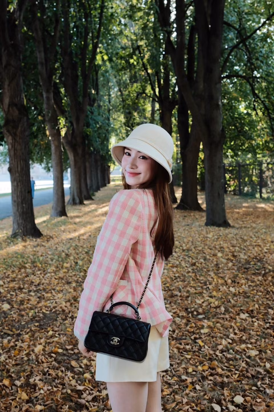 Ca sĩ Hoà Minzy xinh đẹp check in khi đến Nga. Ảnh: FB Hòa Minzy