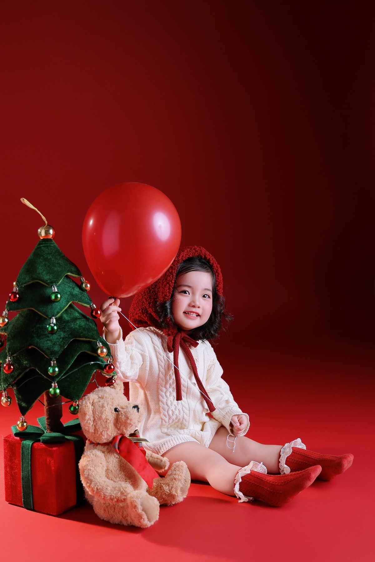 Gương mặt bầu bĩnh, đôi mắt to tròn long lanh cùng nụ cười trong veo như thiên thần giúp Lisa chiếm trọn spotlight.