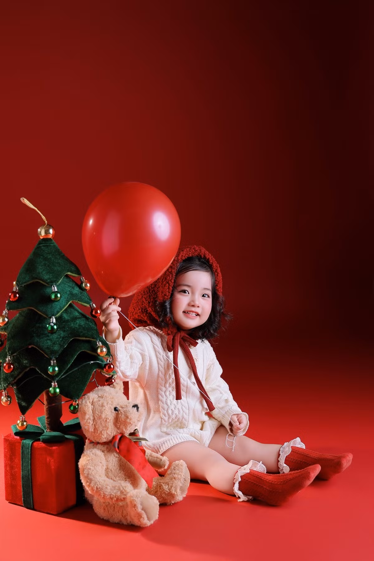 Gương mặt bầu bĩnh, đôi mắt to tròn long lanh cùng nụ cười trong veo như thiên thần giúp Lisa chiếm trọn spotlight.