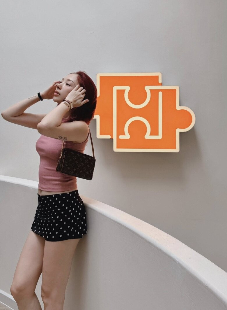 Nhiều khán giả dành lời khen ngợi cho sự tự tin và cách Tóc Tiên làm chủ phong cách.