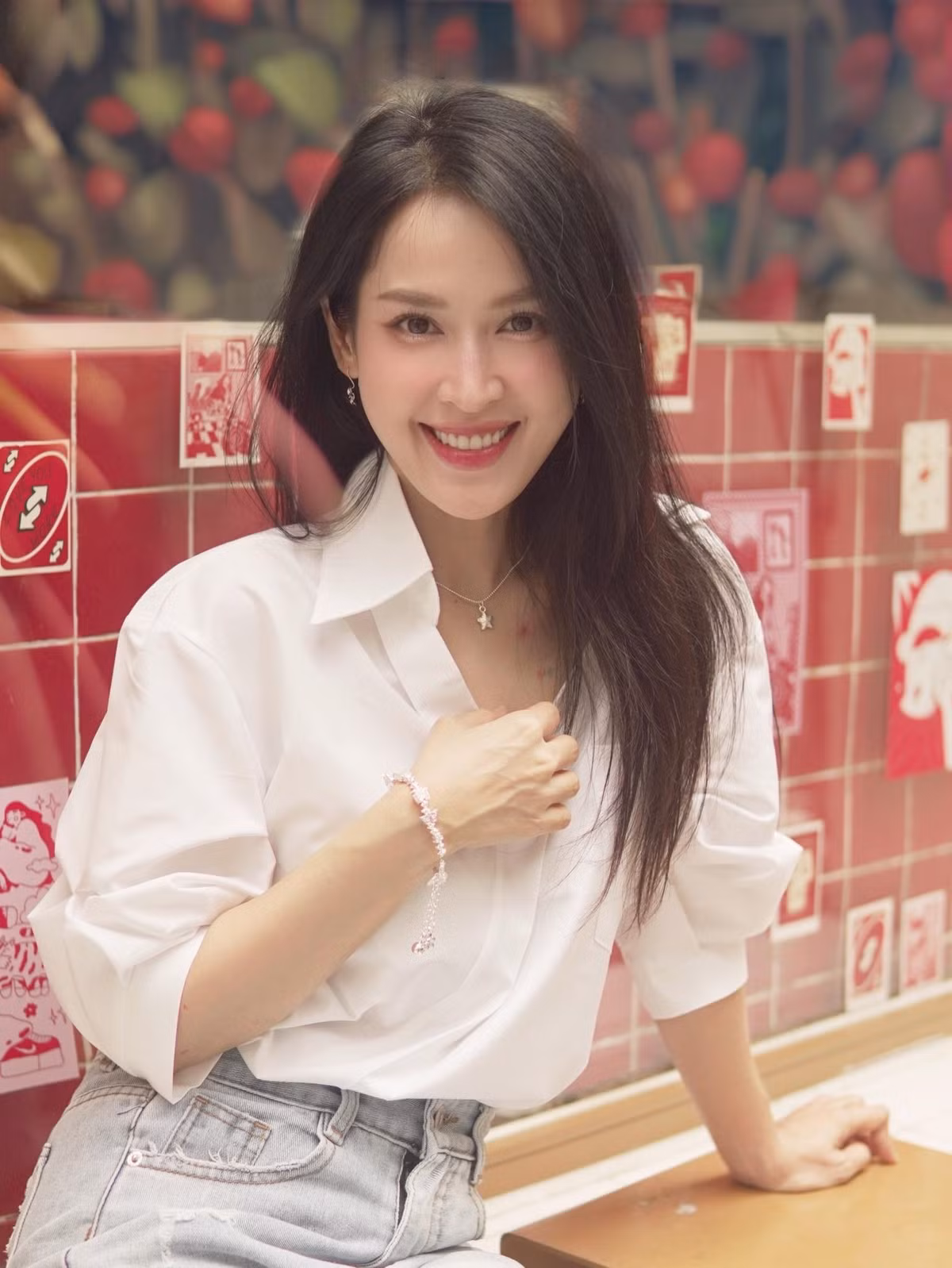 Vóc dáng cùng thần thái ngọt ngào, duyên dáng giúp cô luôn nổi bật trong mỗi lần xuất hiện.