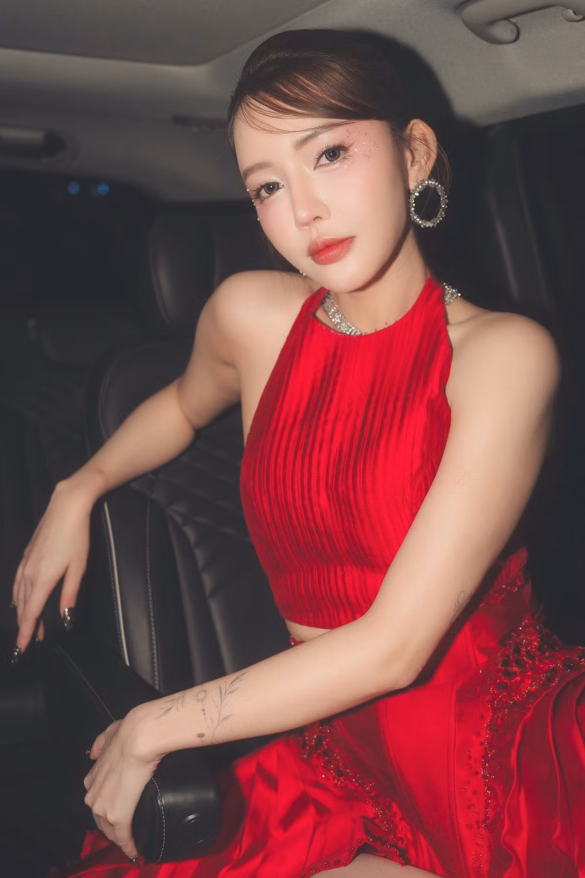 Không chỉ đẹp về ngoại hình, Bích Phương còn chứng minh bản lĩnh nghệ sĩ qua những dự án âm nhạc chỉn chu, sáng tạo.