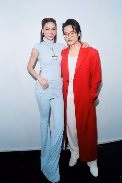 Ca sĩ Hồ Ngọc Hà hội ngộ ca sĩ Hà Anh Tuấn tại một sự kiện âm nhạc. Ảnh: FB Ho Ngoc Ha