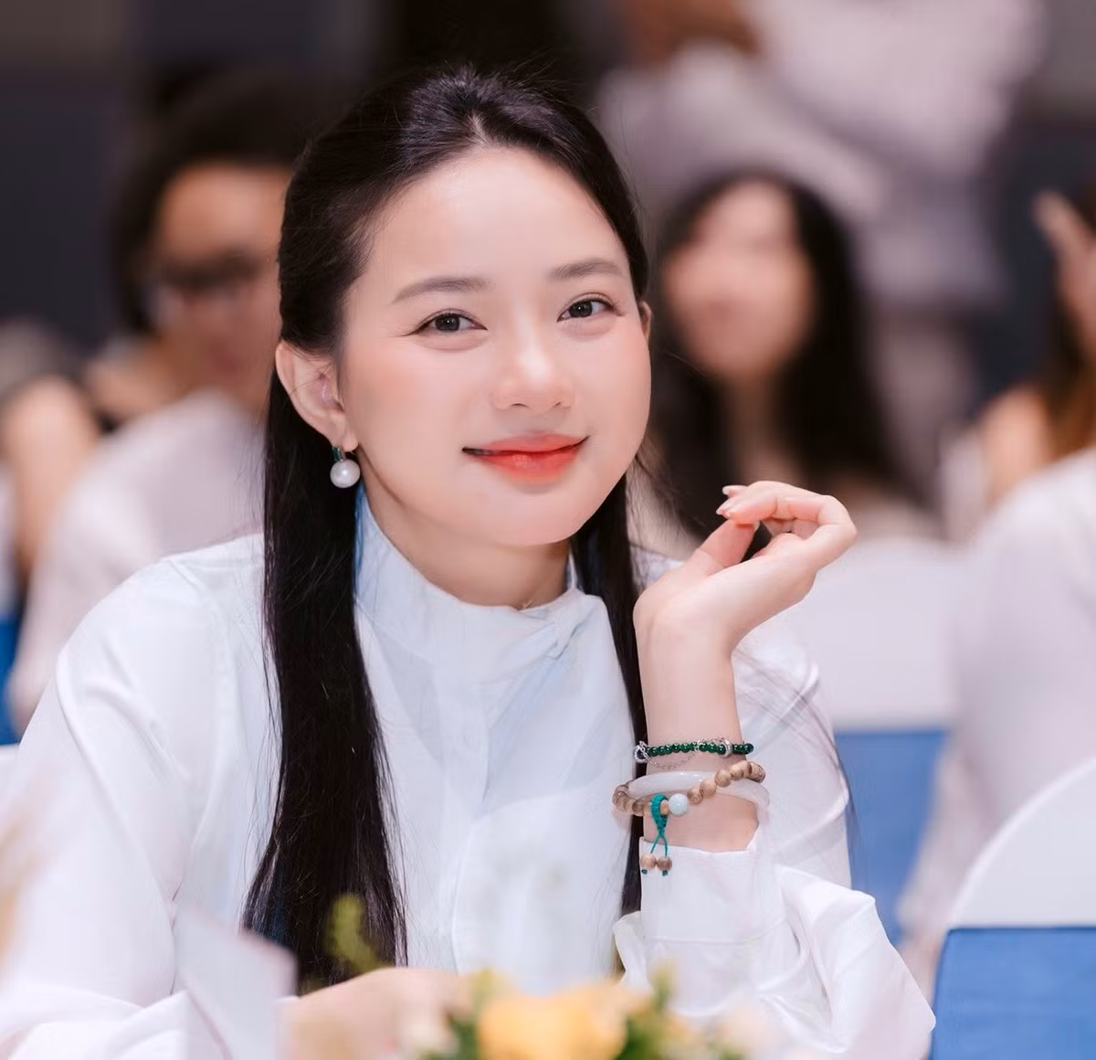 Gần đây, Phan Như Thảo gây chú ý với cân nặng 80kg, tăng 18 kg sau một năm trị bệnh về túi mật, cô thường chọn trang phục tối giản, màu sẫm để che khuyết điểm cơ thể. Ảnh: FB Phan Như Thảo