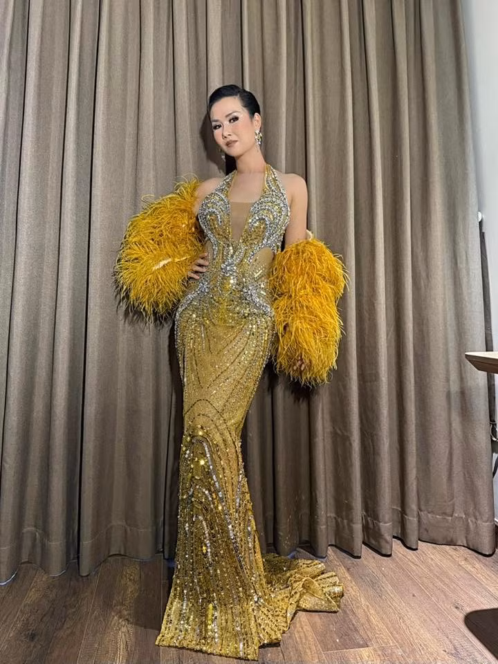 Sự thay đổi ngoạn mục về ngoại hình của Võ Hạ Trâm cũng giúp cô tự tin hơn trong công việc. Cô liên tục xuất hiện tại các sự kiện với diện mạo trẻ trung, tràn đầy năng lượng. Ảnh: FBNV