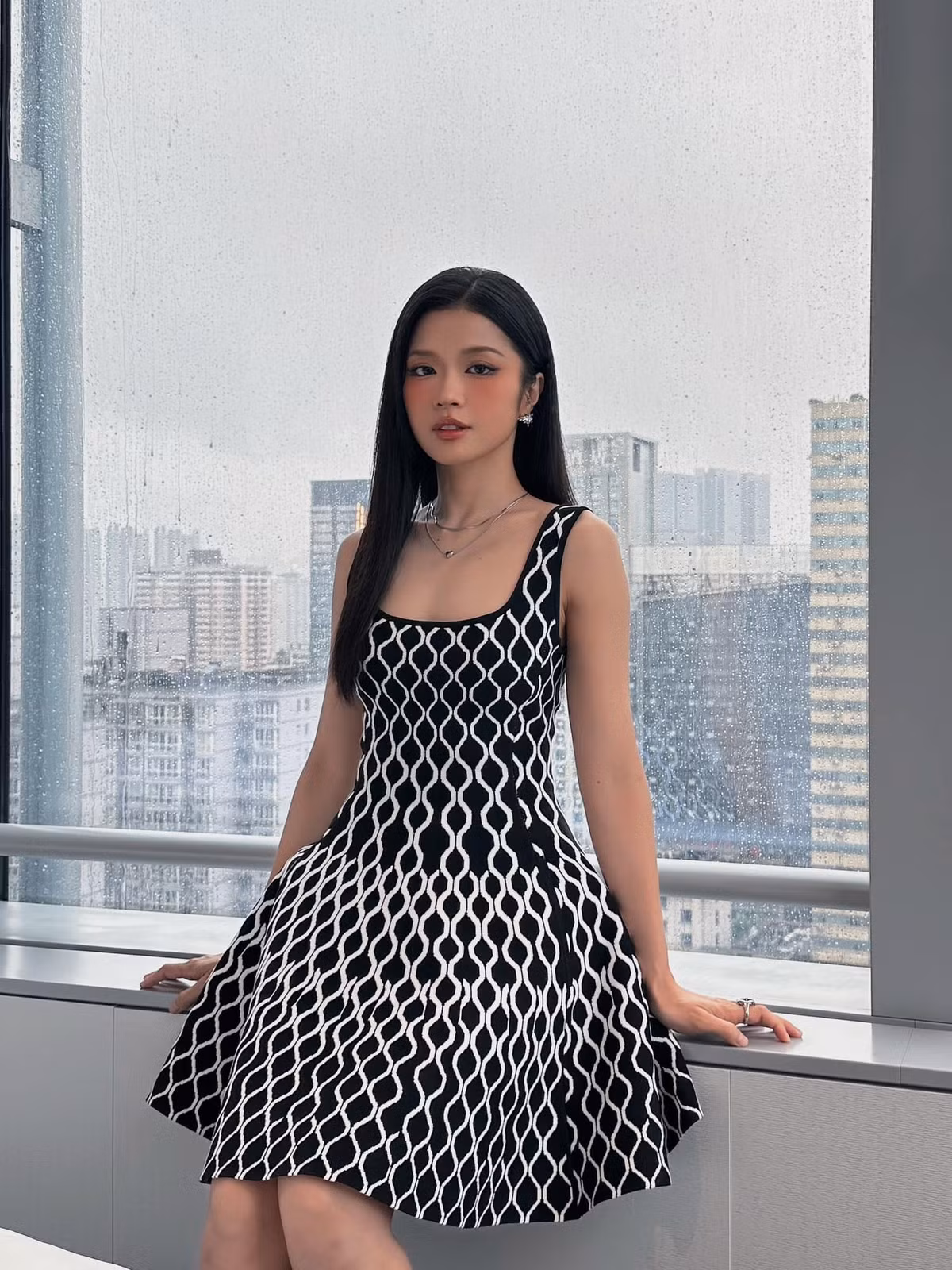 Không chỉ sở hữu chất giọng trong trẻo, Suni còn gây ấn tượng mạnh với nhan sắc “chuẩn nữ thần thanh xuân”.