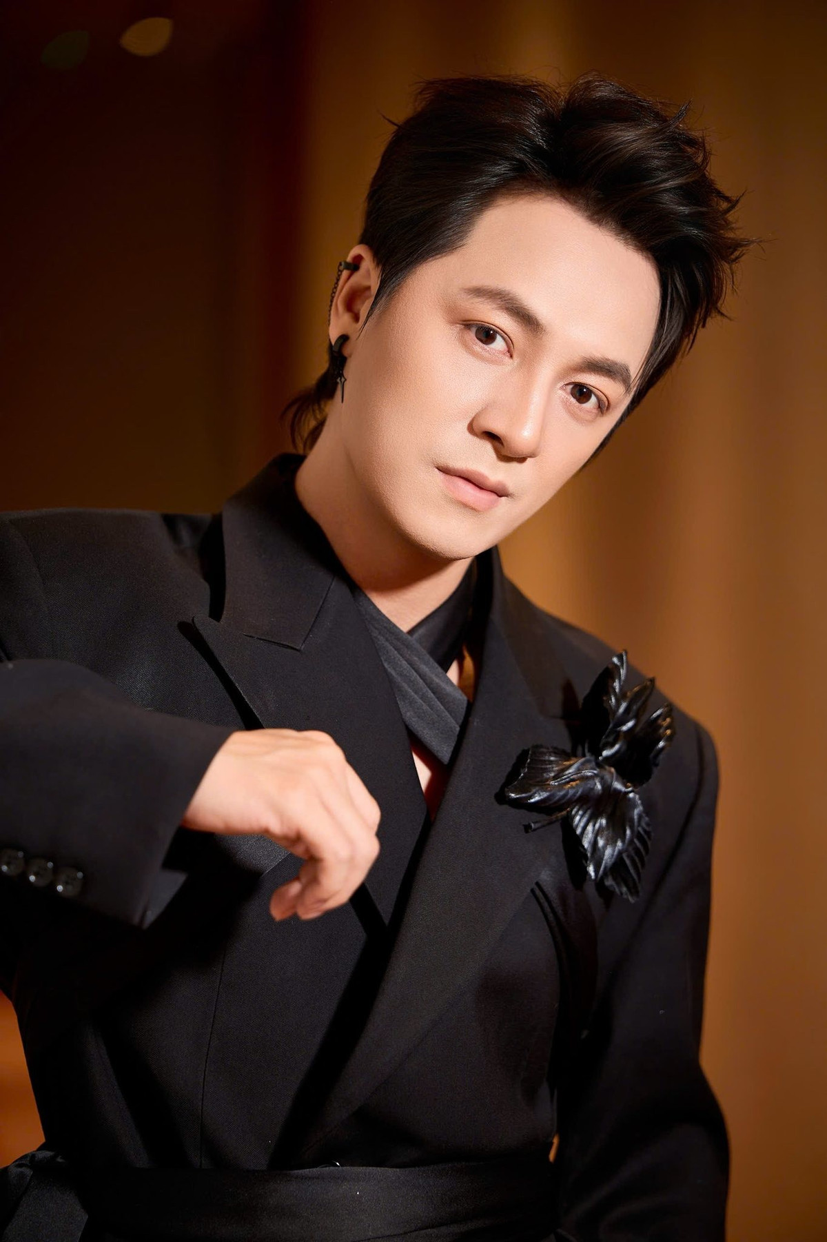 Trong hơn 20 năm hoạt động, nam ca sĩ đã phát hành hơn 10 album cùng nhiều ca khúc trở thành ký ức thanh xuân của thế hệ khán giả yêu nhạc Việt.