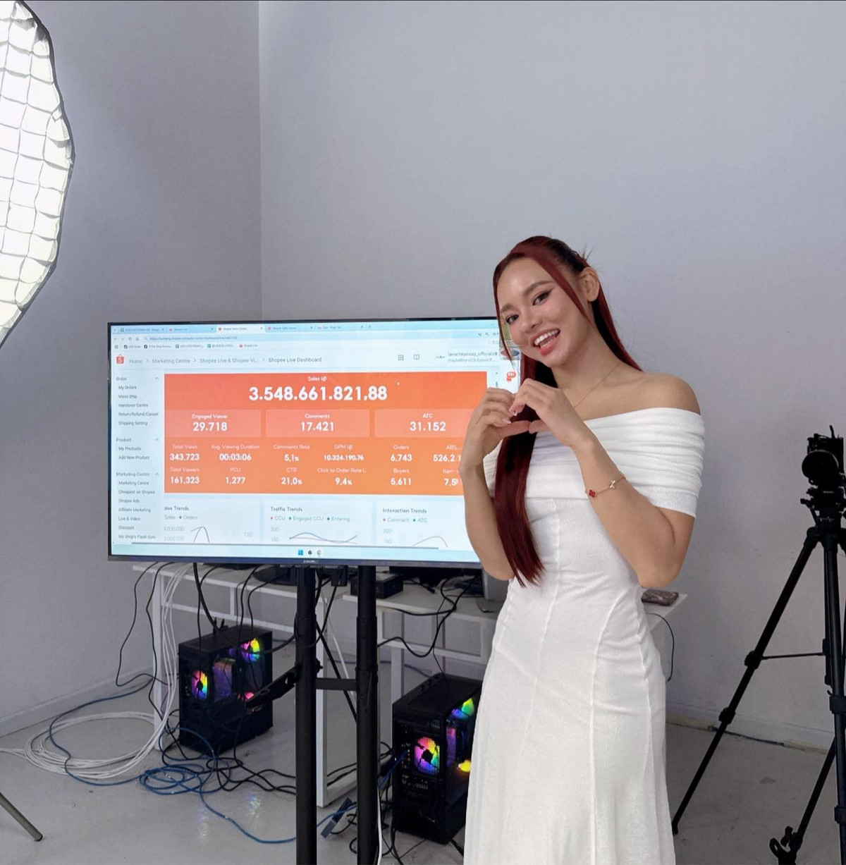 Mai Ngô khoe thành tích sau buổi livestream. Ảnh: FB Mai Ngô