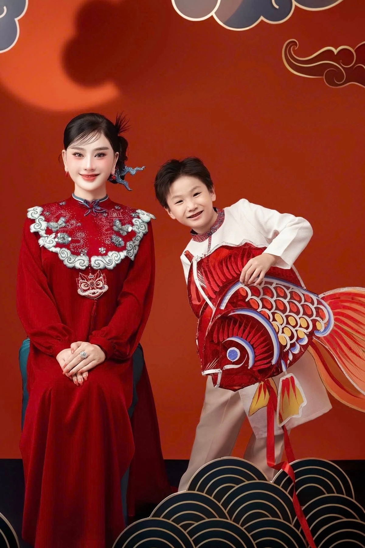 Tin tức sao Việt 6/10: Lâm Khánh Chi chụp bộ ảnh Trung thu cùng con trai. Ảnh: FB Lâm Khánh Chi