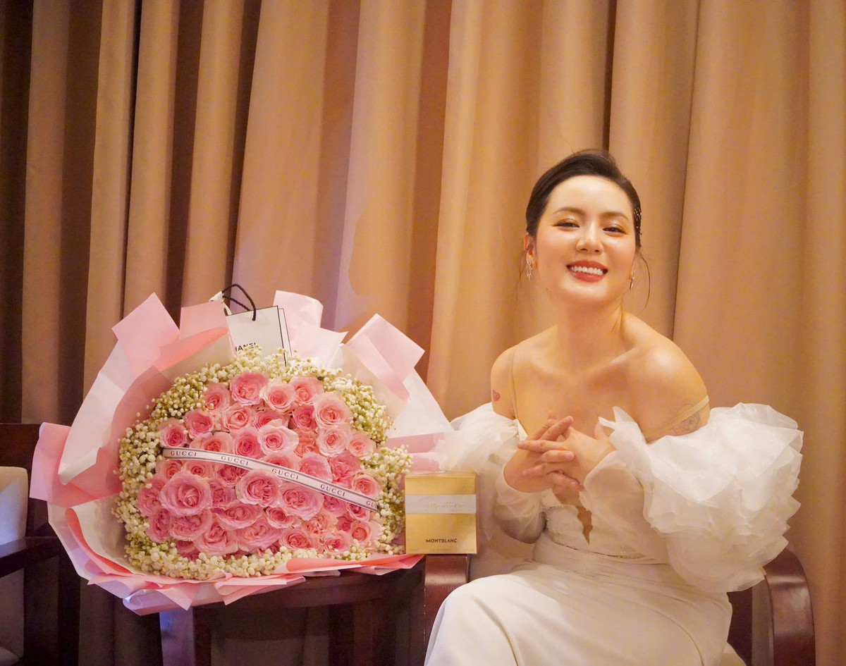 Ở tuổi 41, dù có nhiều người theo đuổi Phương Linh vẫn chưa lập gia đình. Tuy nhiên nữ ca sĩ không xem việc độc thân là điều áp lực. Với cô đó là lựa chọn để được sống đúng với cảm xúc và nhịp sống của bản thân.