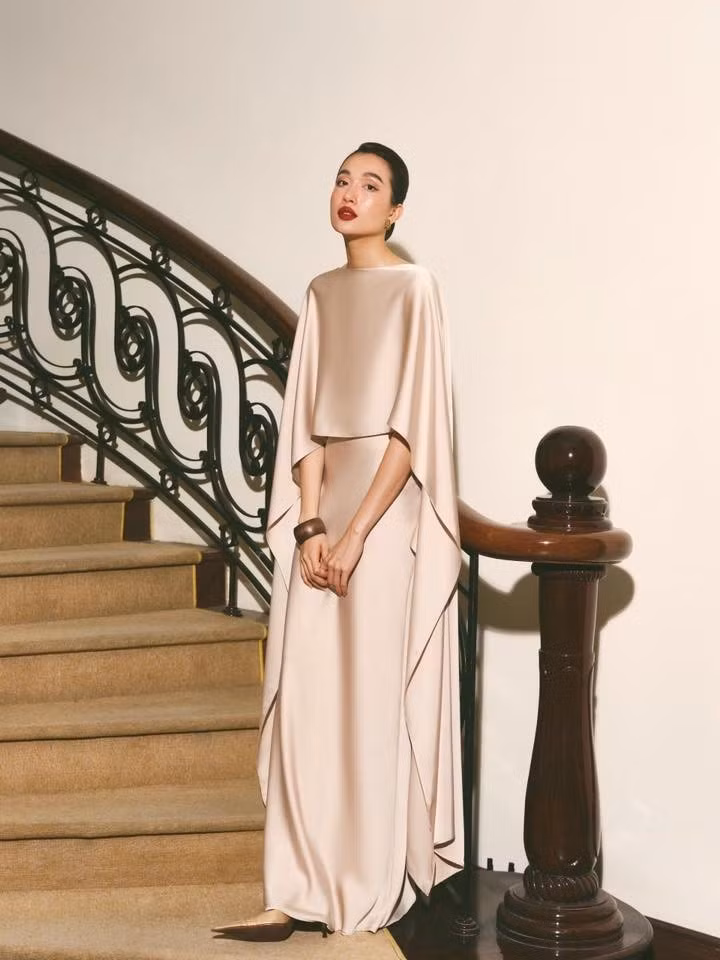 Cô luôn biết cách tỏa sáng với những thiết kế váy lụa.