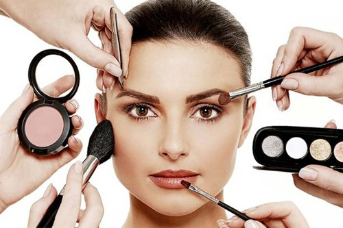 Chỉ cần một vài bước chuẩn bị và thói quen makeup đúng cách, bạn hoàn toàn có thể sở hữu lớp trang điểm bền màu, mịn đẹp và không xuống tông suốt ngày dài.