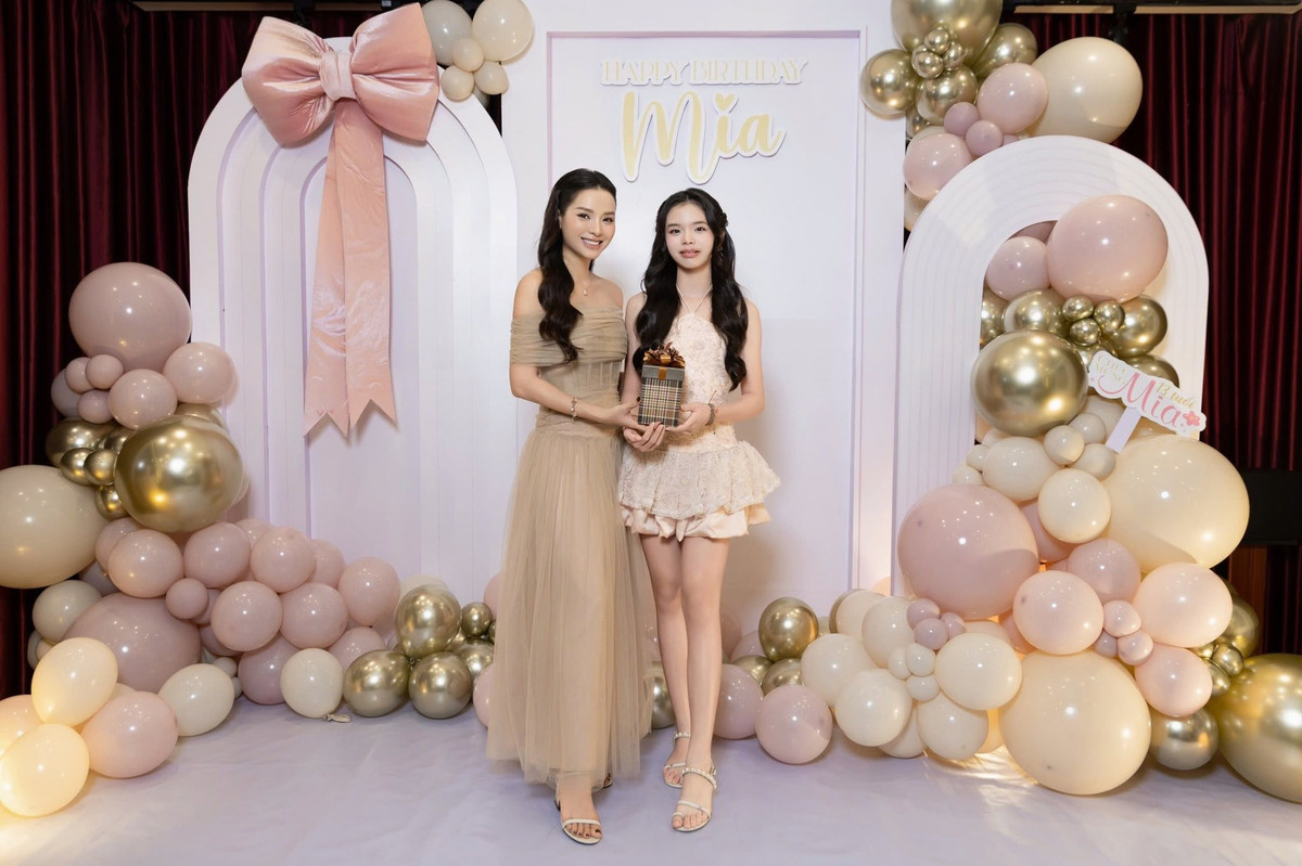 Phong thái tự tin cùng gương mặt thanh thoát giúp Mia nhận về nhiều lời khen ngợi.