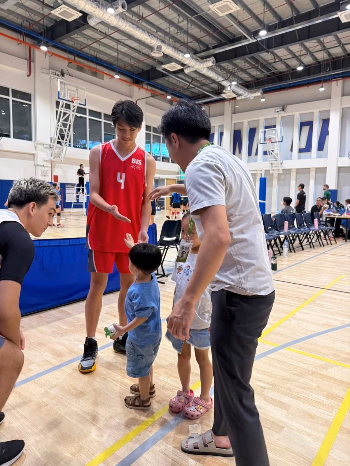 Về học vấn, Subeo theo học tại các trường quốc tế từ nhỏ, được tiếp cận môi trường giáo dục hiện đại và đa văn hóa. Đây cũng là nền tảng giúp cậu phát triển toàn diện cả về kiến thức lẫn kỹ năng sống.