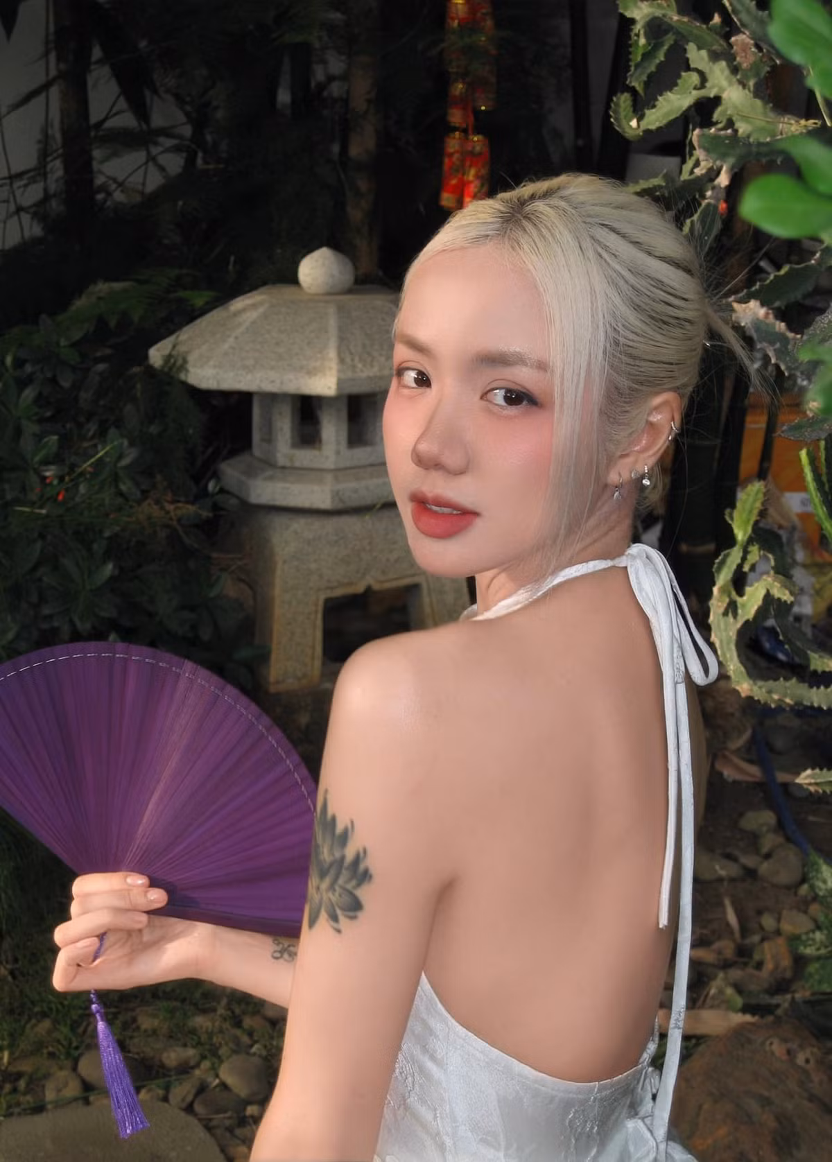 Dù sở hữu chiều cao khiêm tốn 1m55, nhưng Phương Ly vẫn là minh chứng cho việc chiều cao không phải là yếu tố quyết định trong thời trang.