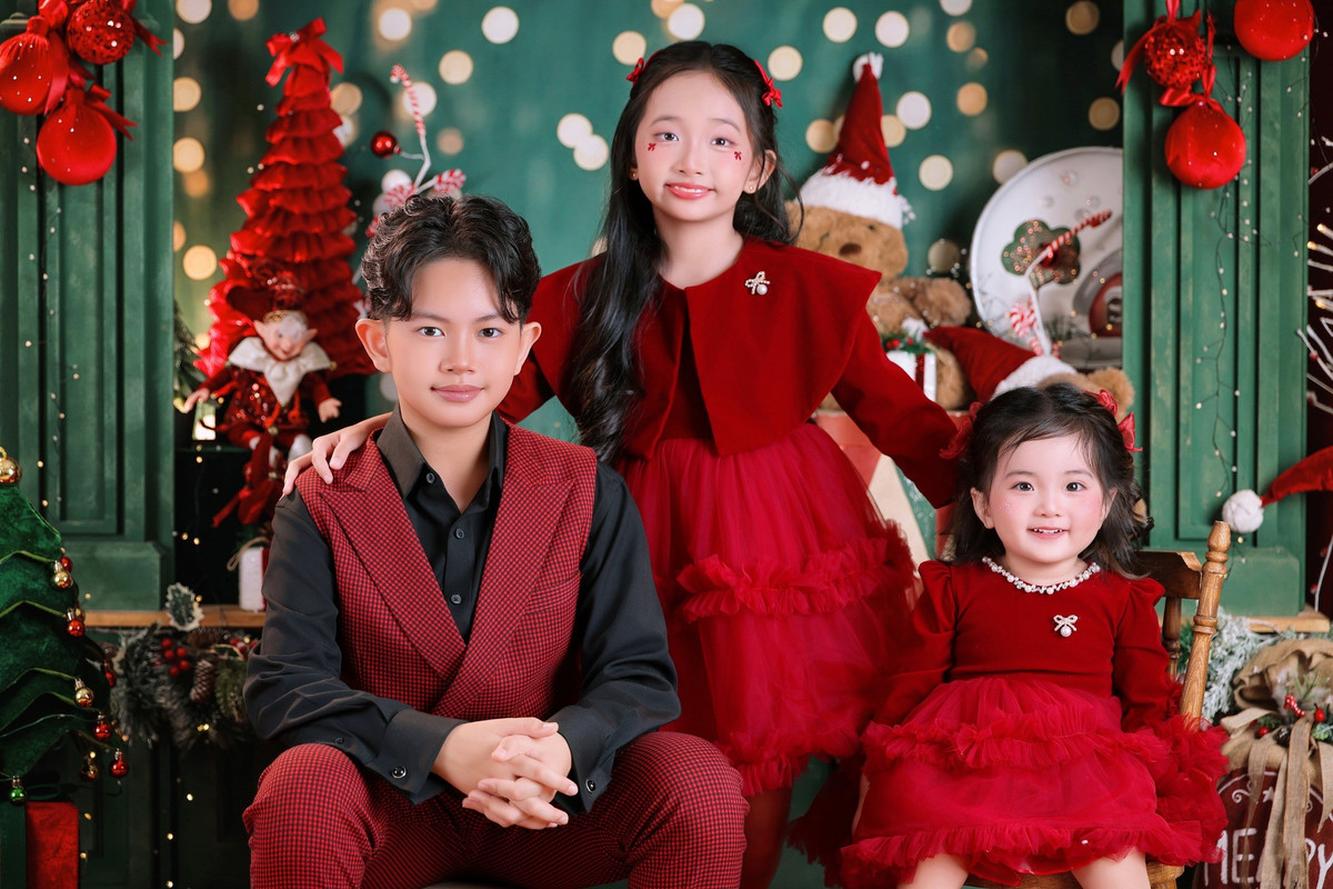 Từ khi chào đời đến nay, Lisa luôn là "cây hút like" mỗi lần xuất hiện trên trang cá nhân của bố mẹ.