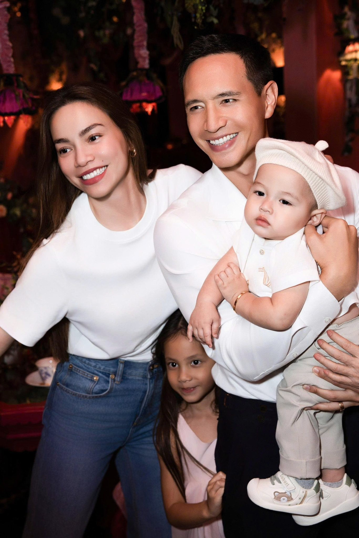 Nhiều khán giả nhận xét, Hồ Ngọc Hà và Kim Lý sở hữu vẻ ngoài "đẹp như tạp chí" hay "như cặp tài tử - minh tinh trong phim Mỹ".