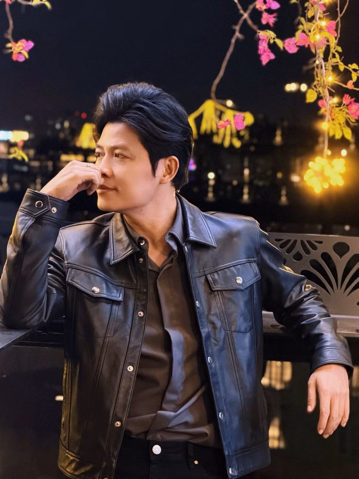 ''Nhạc sĩ tỷ view'' Nguyễn Văn Chung khoe vẻ đẹp trai. Ảnh: FB Nguyễn Văn Chung