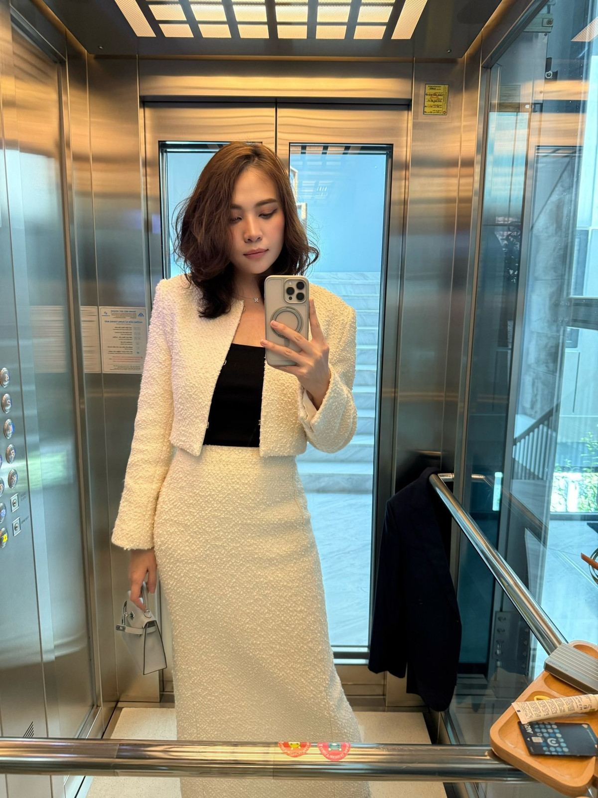 Đàm Thu Trang bất ngờ hoá quý cô thanh lịch. Ảnh: FB Đàm Thu Trang