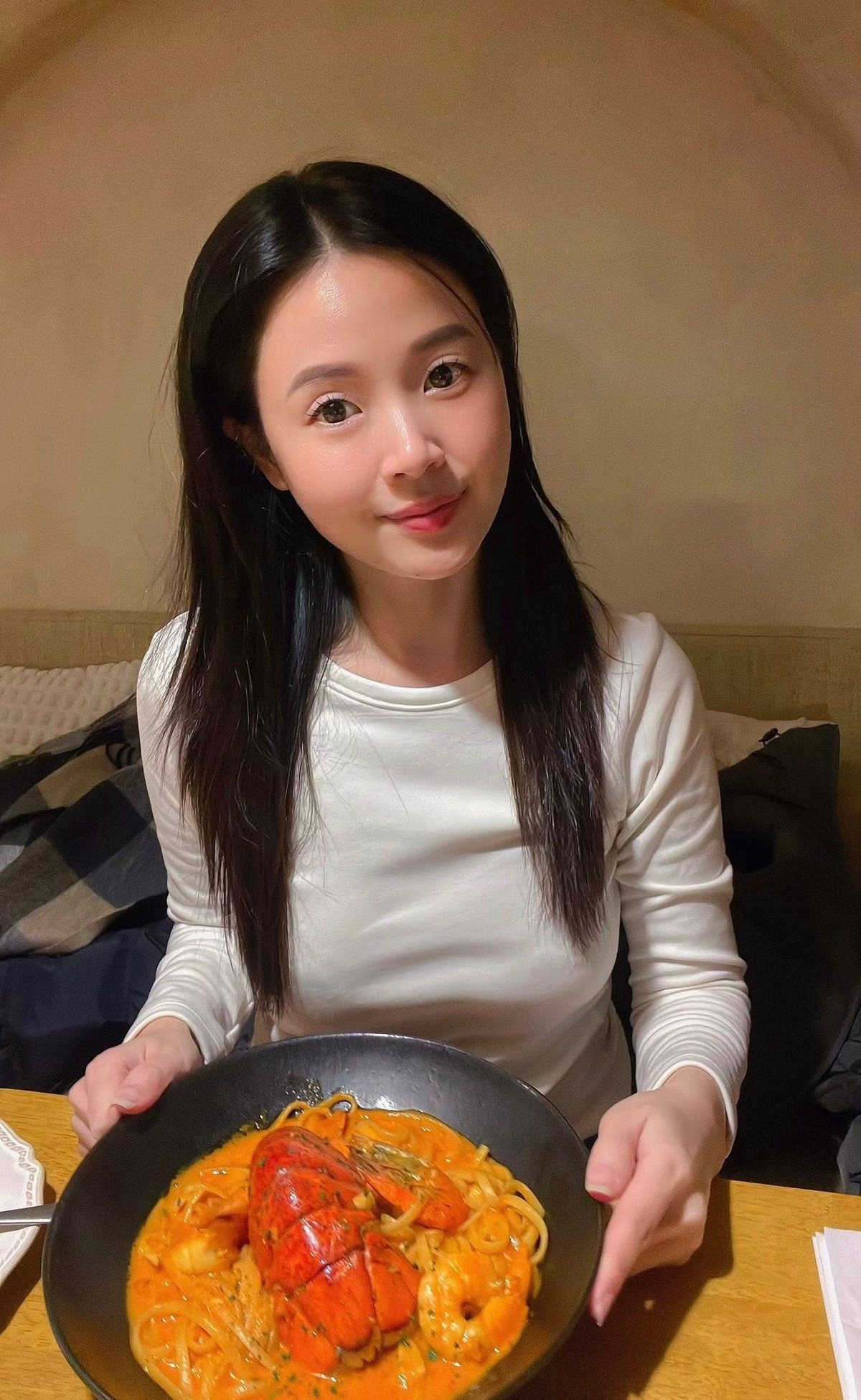 Nữ diễn viên duy trì hoạt động nghệ thuật, đi sự kiện và giảng dạy tại trường đại học.