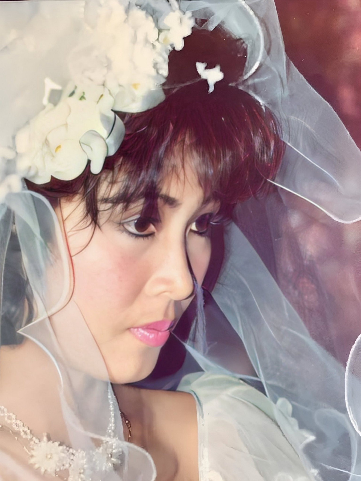 Nhiều khán giả dành lời khen rằng cô như tìm lại được vẻ tươi tắn của tuổi đôi mươi, vừa đằm thắm vừa tràn đầy năng lượng tích cực.