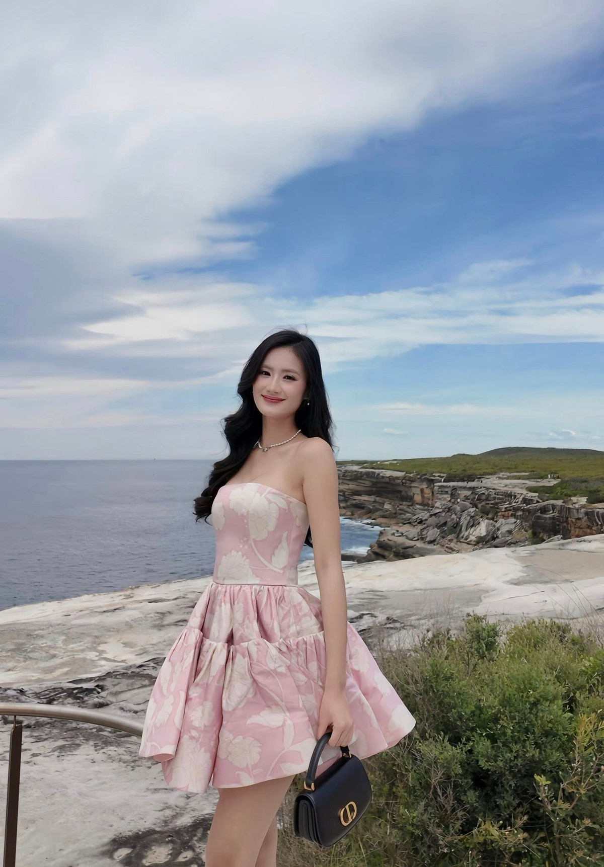 Hoa hậu Ý Nhi được khen xinh đẹp khi khoe ảnh tại Australia. Ảnh: FB Huỳnh Trần Ý Nhi