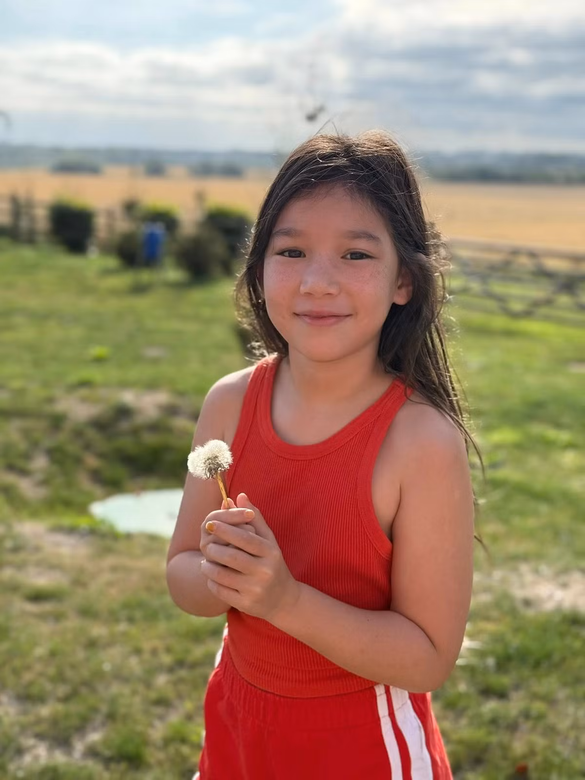 Nhiều người nhận xét Myla thừa hưởng nhiều nét từ bố, đặc biệt là vẻ đẹp lai Tây rất nổi bật.