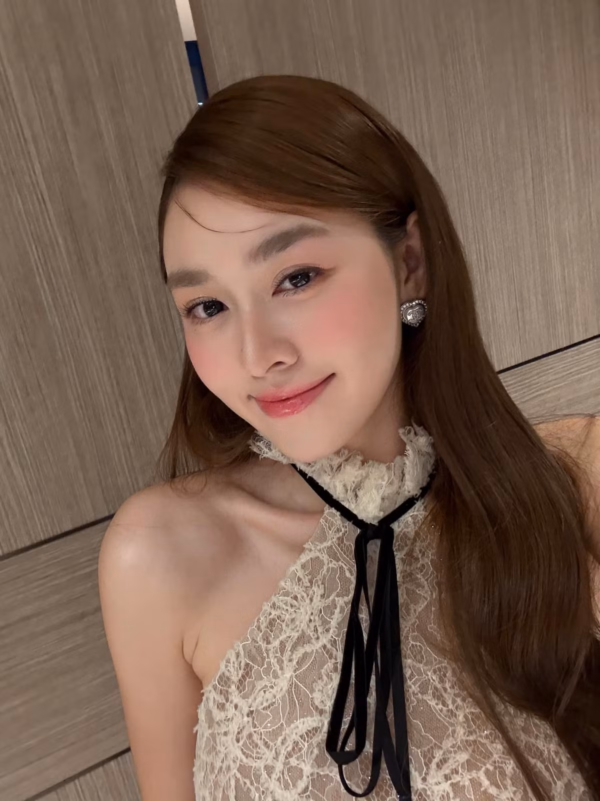 “Đẹp tự nhiên nhưng đẳng cấp” là phong cách xuyên suốt tạo nên dấu ấn hình ảnh của Á hậu Tường San. Ảnh: FB Nguyễn Tường San