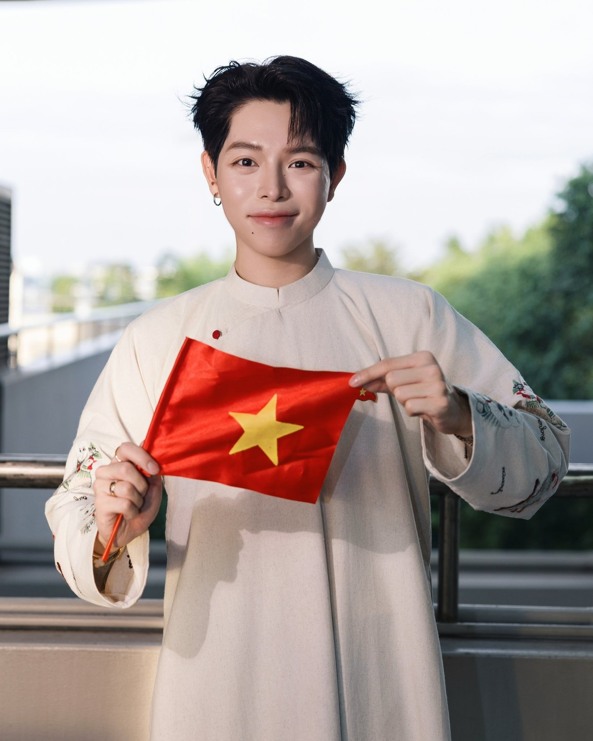 Màn "lột xác" của Đức Phúc đã thành công ngoài mong đợi, biến anh từ một chàng trai rụt rè thành một hot boy điển trai, cuốn hút. Ảnh: FB Đức Phúc