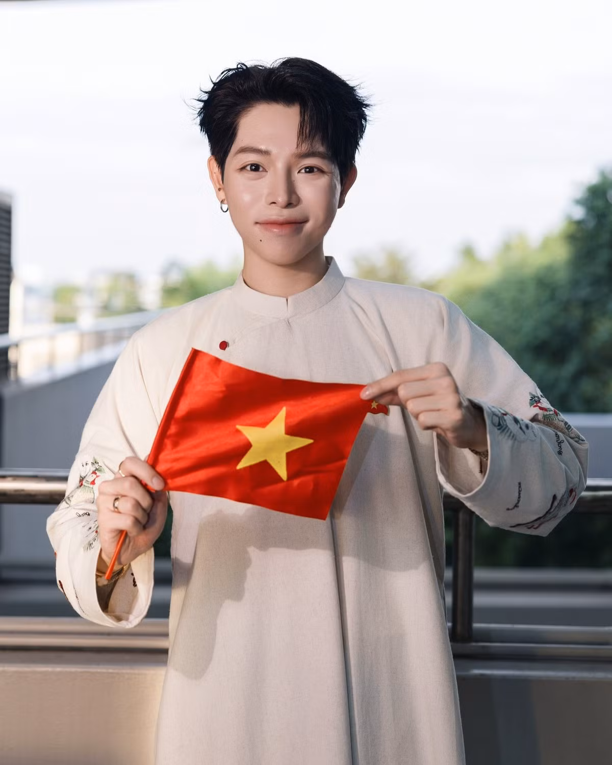 Màn "lột xác" của Đức Phúc đã thành công ngoài mong đợi, biến anh từ một chàng trai rụt rè thành một hot boy điển trai, cuốn hút. Ảnh: FB Đức Phúc