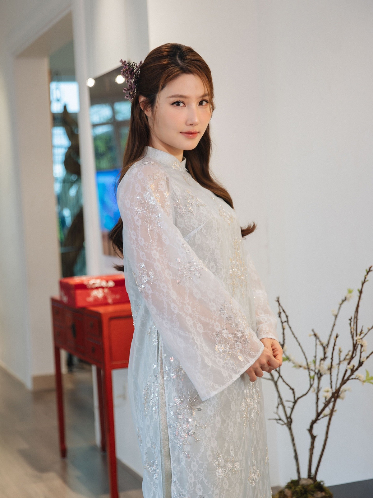 Tuỳ vào tính chất từng sự kiện, Diễm My 9X có sự lựa chọn trang phục phù hợp. Tuy nhiên, nữ diễn viên luôn đề cao tinh thần tối giản và thanh lịch trong phong cách thời trang.