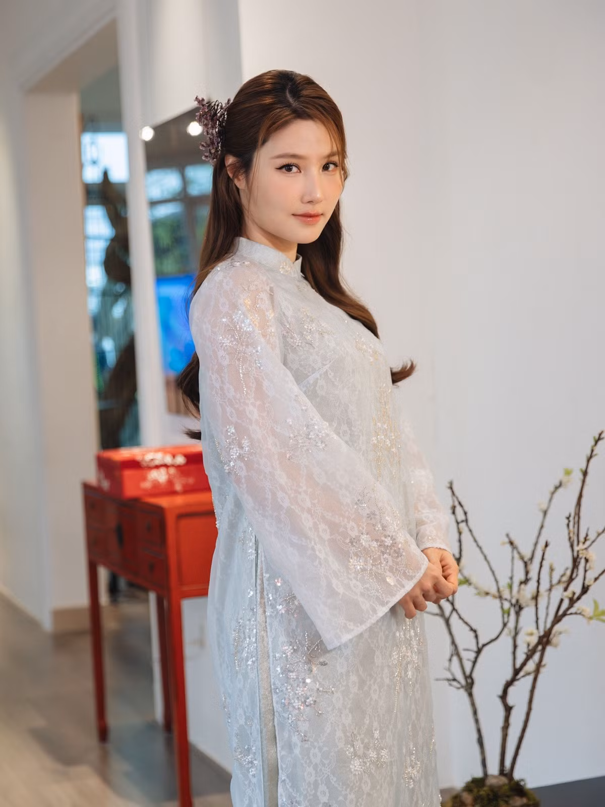 Tuỳ vào tính chất từng sự kiện, Diễm My 9X có sự lựa chọn trang phục phù hợp. Tuy nhiên, nữ diễn viên luôn đề cao tinh thần tối giản và thanh lịch trong phong cách thời trang.